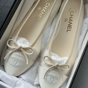 CHANEL Cream Mesh Bow Loafers